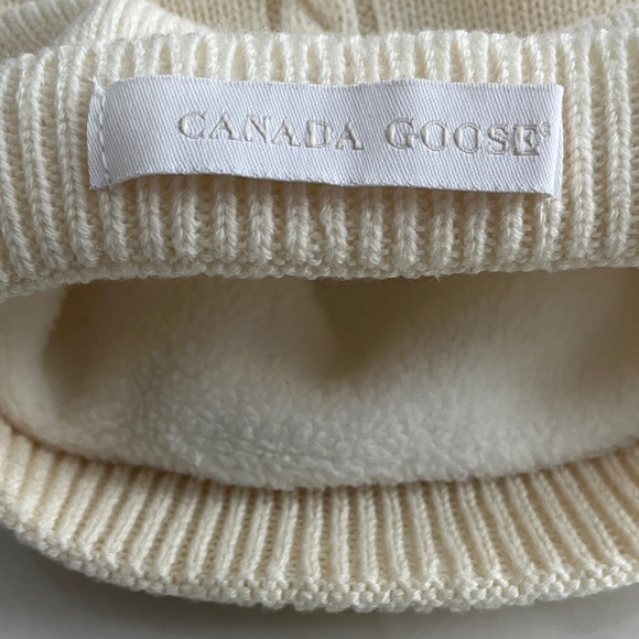 Canada Goose Merino Wool Winter Toque Ivory Cable Knit Beanie Pom-Pom Child Hat. - Picture 6 of 9